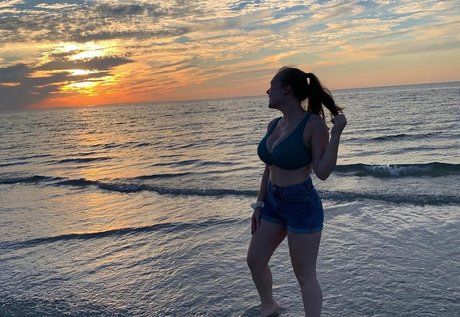 Emily V onlyfans nude leaks