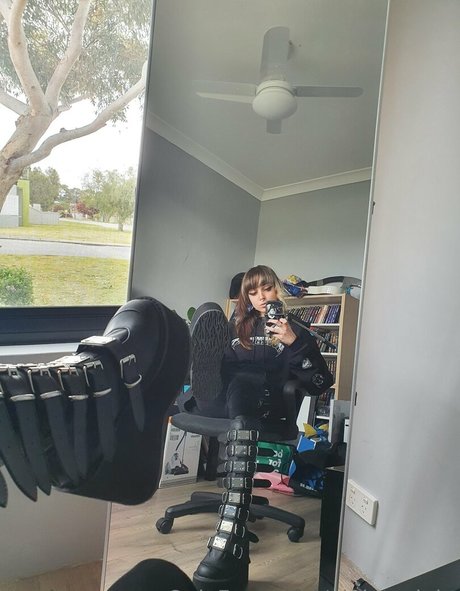 vi0let night onlyfans model images