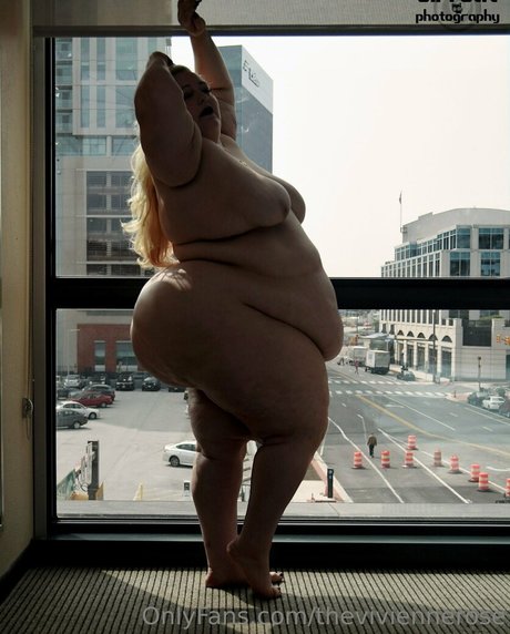 theviviennerose onlyfans images