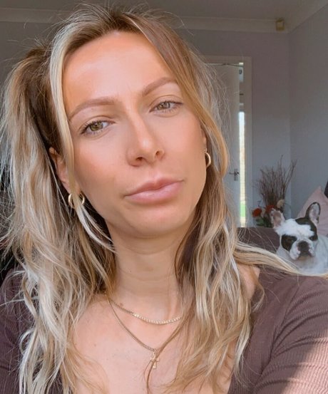 Peachypetite1 only fans photos