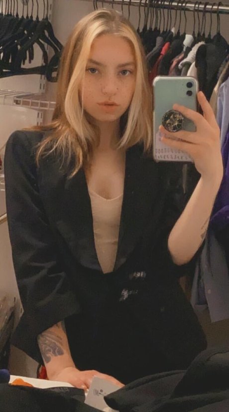 violets cabaret onlyfans leaked sex