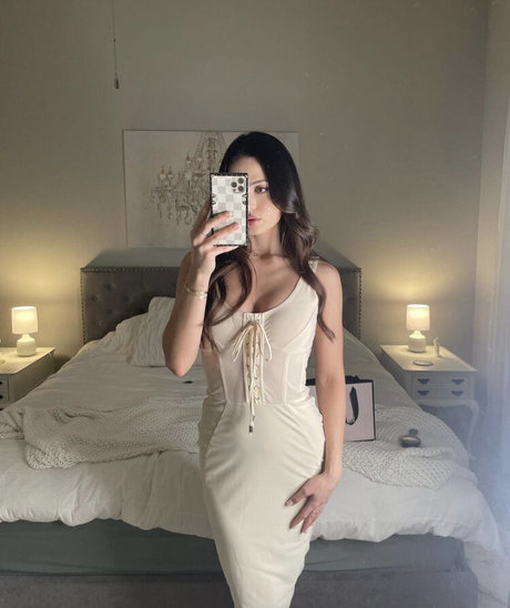 Fernanda Santini onlyfans striptease