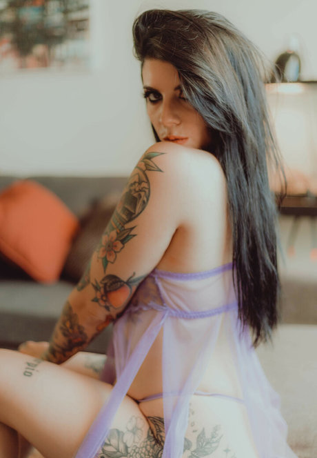 Thatsoraven95 onlyfans star