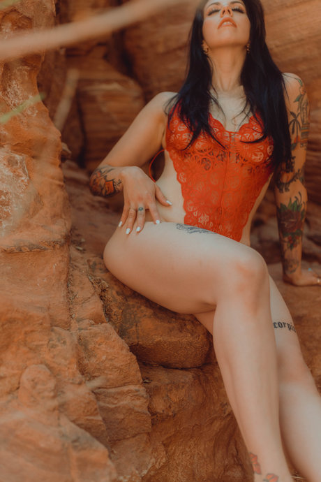 Thatsoraven95 only fans photos