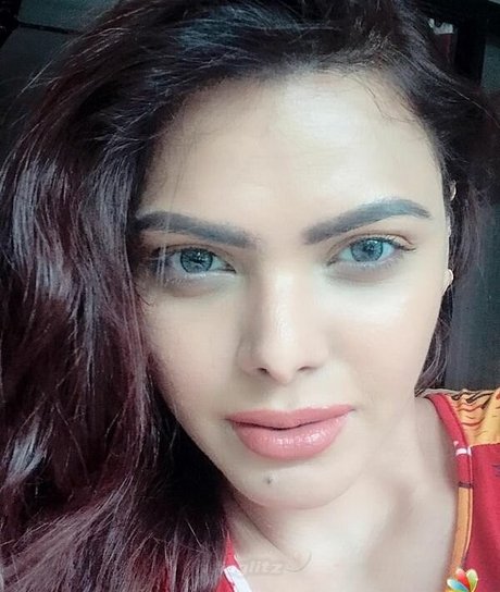 Sherlyn Chopra leaked onlyfans naked