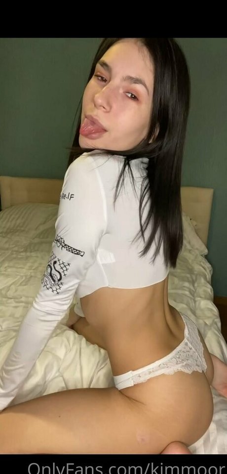 Kim Moor onlyfans leaked pictures