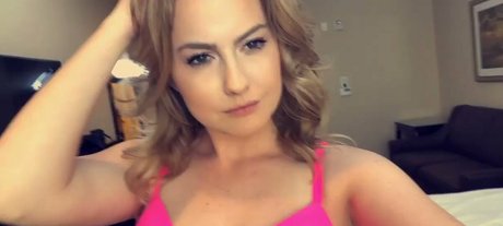 Britney Light onlyfans leak ass