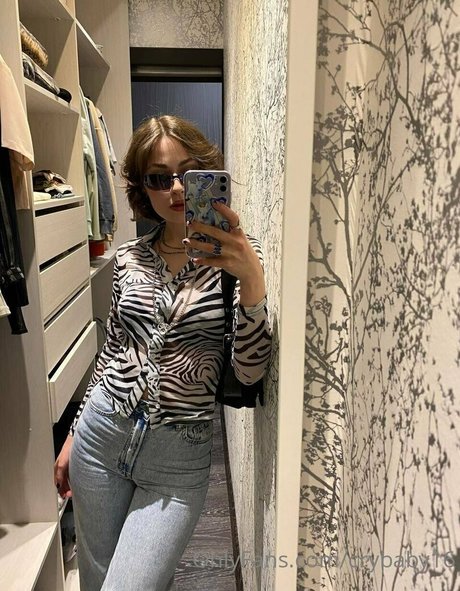 crybaby16 only fans pic