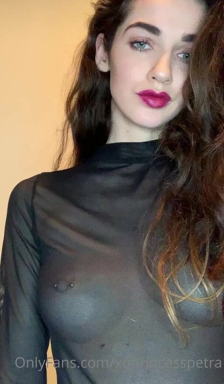 xoPrincessPetra onlyfans topless
