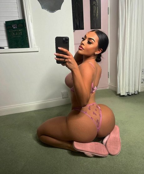 Kate Sharp onlyfans boobs