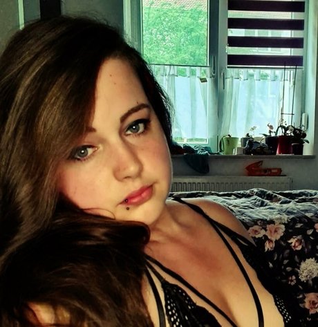 crazy curvy melii onlyfans content type