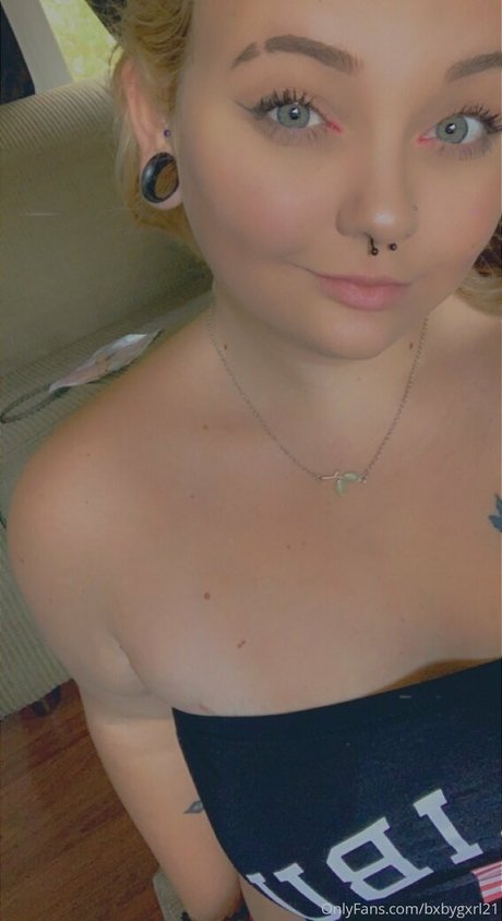 bxbygxrl21 feet onlyfans