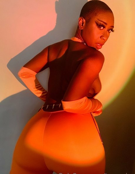 tae noire boobs onlyfans