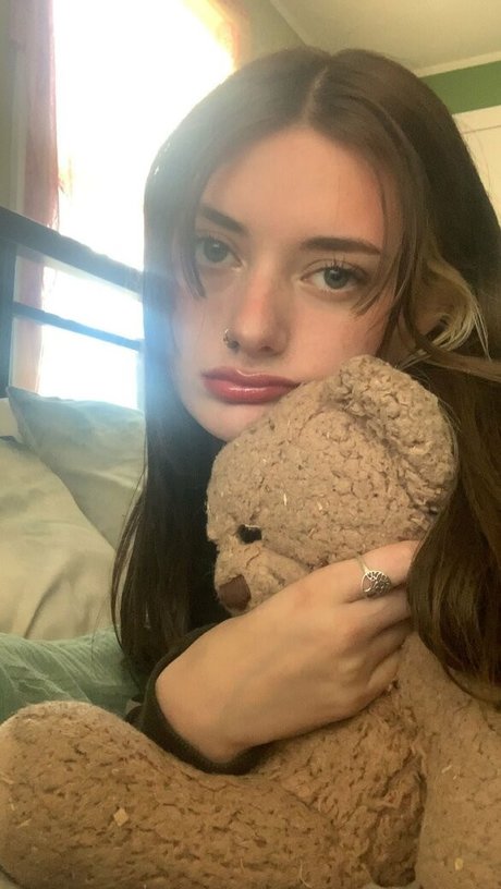 ariannas interlude Profile pic