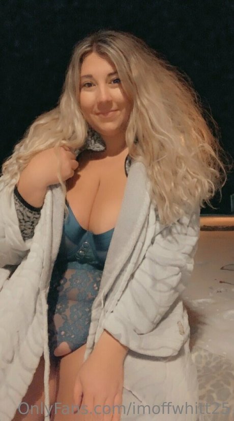 imoffwhitt25 onlyfans tits