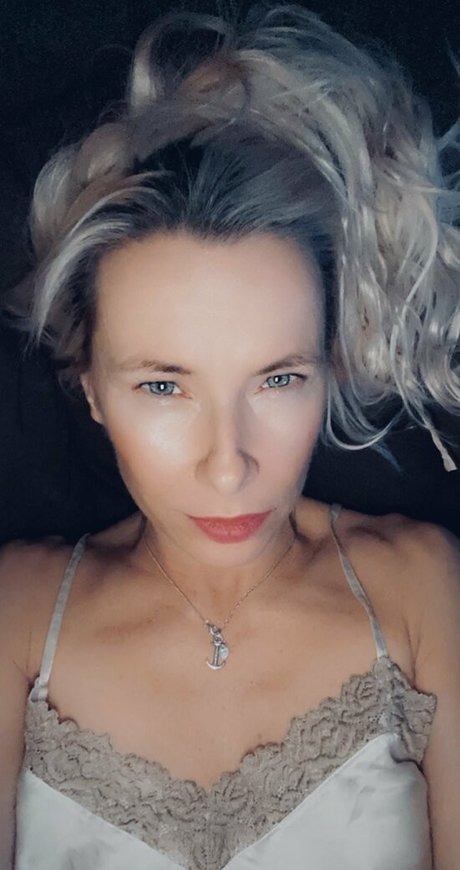 loveislove01 topless onlyfans