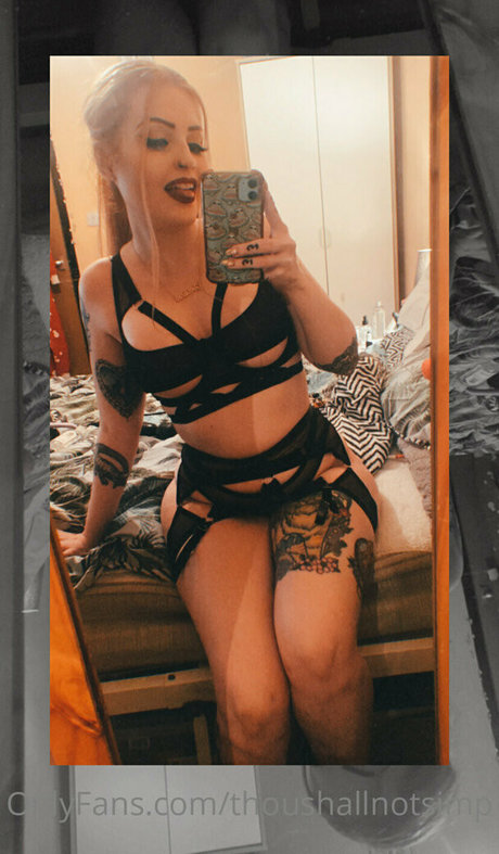 thoushallnotsimp Profile pic