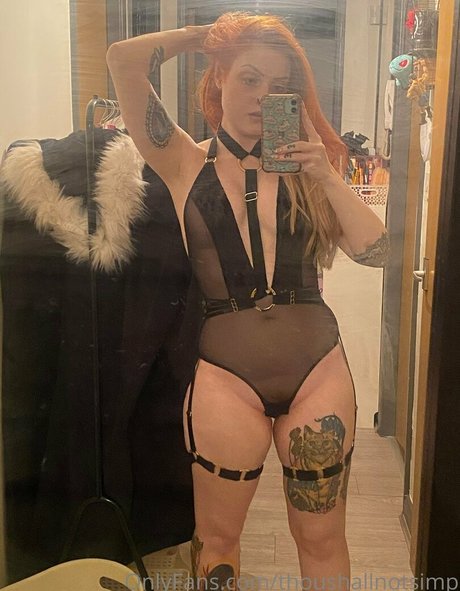 thoushallnotsimp only fans pic