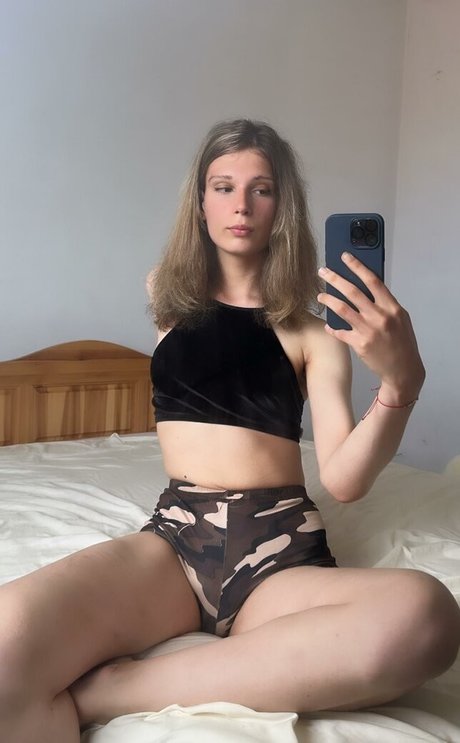 Marie Antoinette 2077 only fans