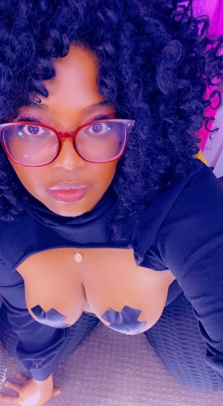 ohlivvynoir onlyfans striptease