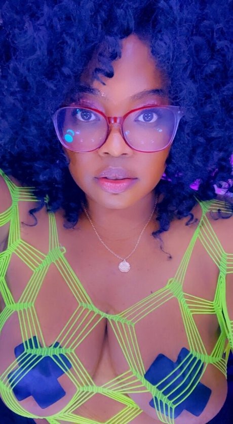 ohlivvynoir onlyfans tits