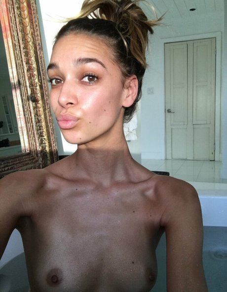 April Love Geary leaked onlyfans pictures