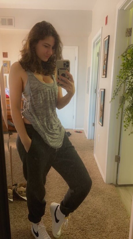 Lilac Love onlyfans free content