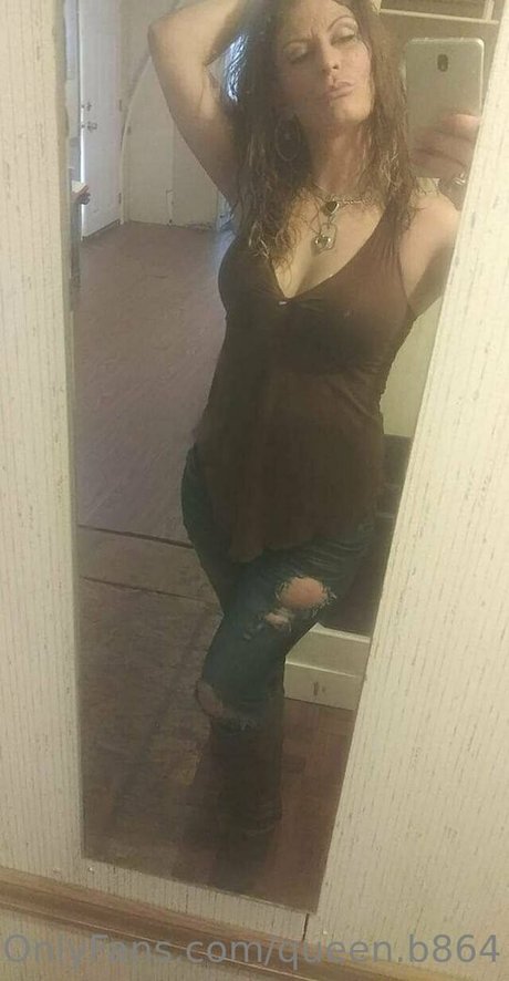 queen b864 nude only fans