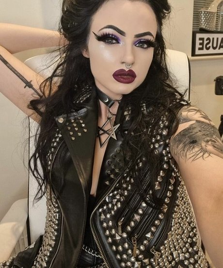 Empress Poison onlyfans pictures