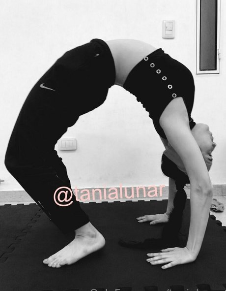 tanialunar onlyfans model photo