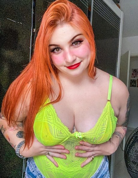 Ruiva Renegada sexy onlyfans