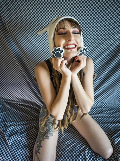 whiskey shotz only fans photos