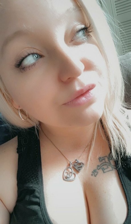 eating onlyfans adult image