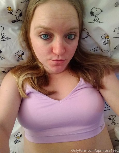 aprilrose1992 onlyfans leaked pics