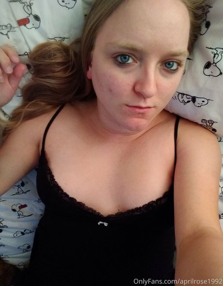 aprilrose1992 onlyfans sex tape