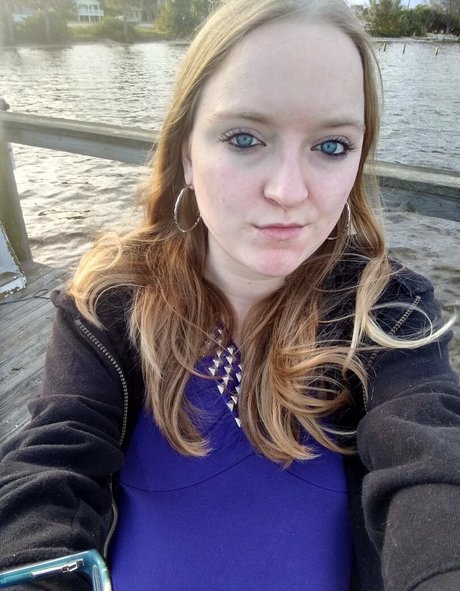 aprilrose1992 onlyfans leaked tits