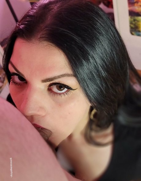 Anyalikestosuck nude onlyfans