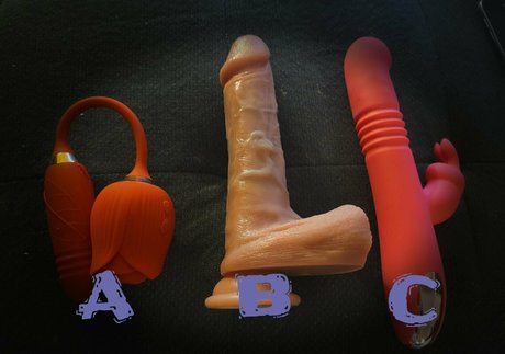 naughtylilnekofree onlyfans content