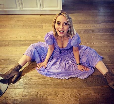 Tara Strong hot onlyfans