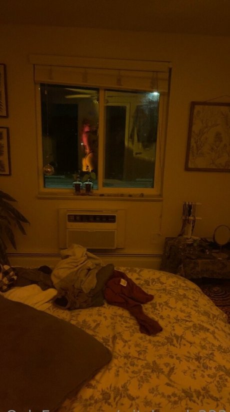 lunaforyou2 onlyfans strip