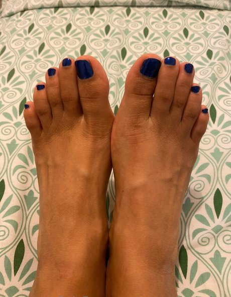 queenaleskafeet onlyfans lean