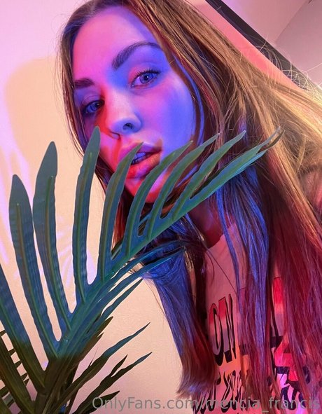 mencia francis Profile pic