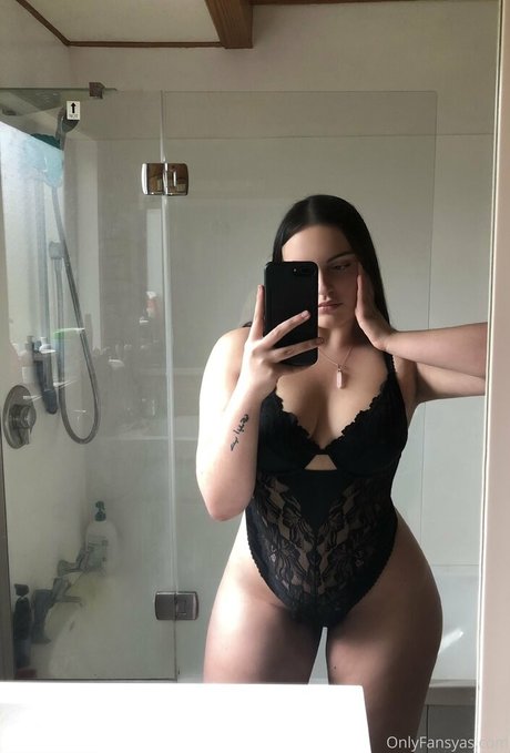 yaskavari nude onlyfans