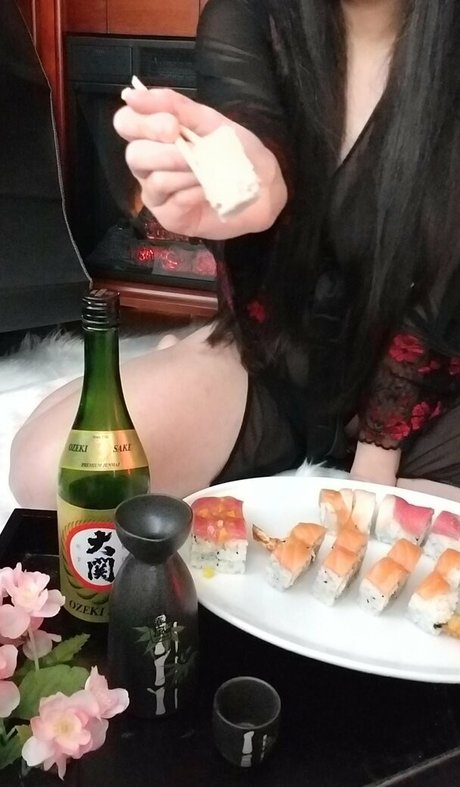 raina traina onlyfans striptease