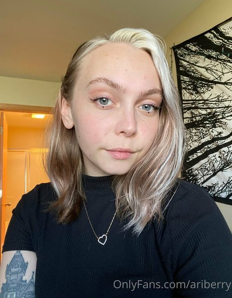 ariberry only fans nude