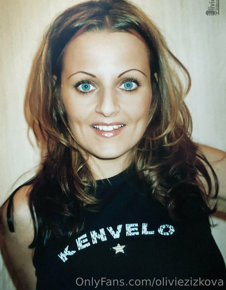 oliviezizkova onlyfans striptease