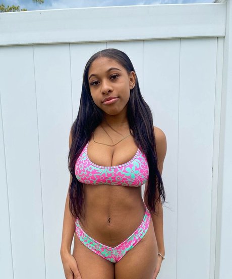 Elyse Rey onlyfans nide