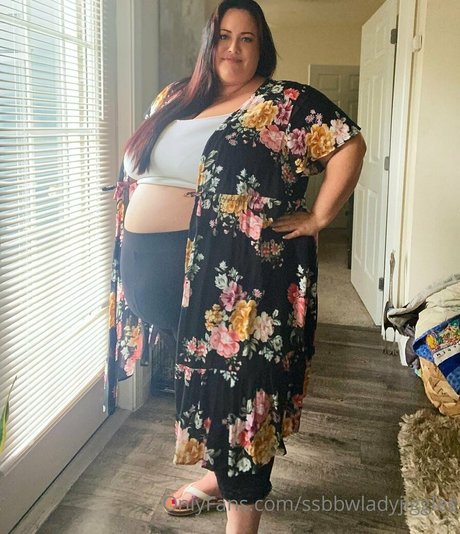 ssbbwladyjiggles onlyfans leaks