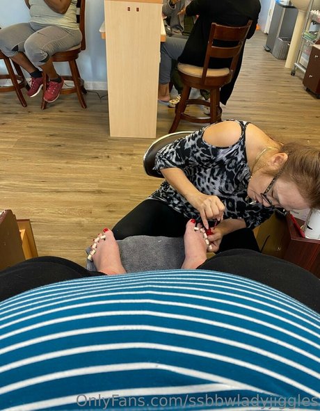 ssbbwladyjiggles nude onlyfans