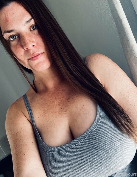 araisyours naked onlyfans